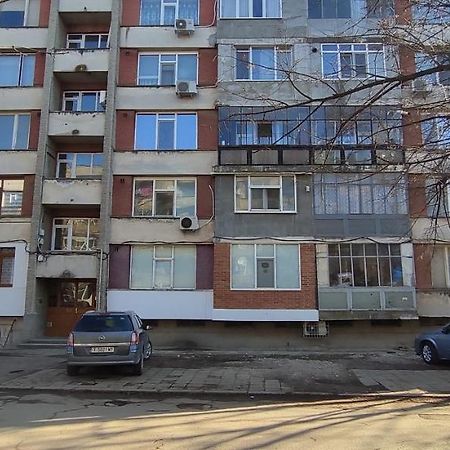 Уютен Апартамент В Търговище - 2 Спални И Кухня Buitenkant foto