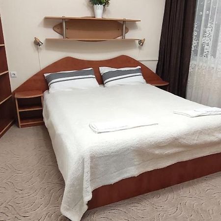 Уютен Апартамент В Търговище - 2 Спални И Кухня Buitenkant foto