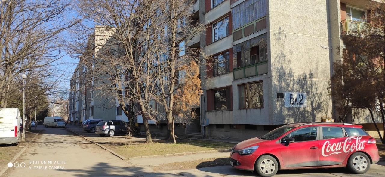 Уютен Апартамент В Търговище - 2 Спални И Кухня Buitenkant foto